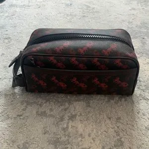 馬車柄☆COACH☆DOPP KIT WITH HORSE AND CARRIAGE PRINT Coach | Bags | Coach Travel Kit With Horse And Carriage